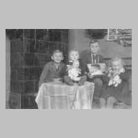 082-0012 Die Kinder der Familie Fritz Stoermer Weihnachten 1940.jpg